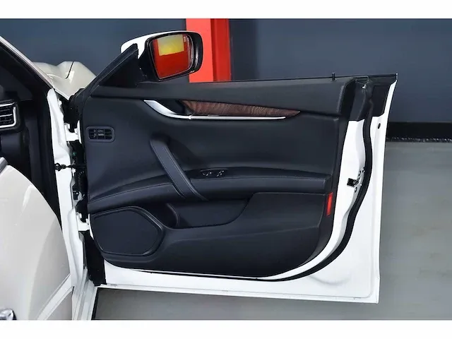 Maserati ghibli q4 sedan 3,0l v6 - 2015 - afbeelding 33 van  100