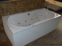 Massagebad 180x180, niet compleet