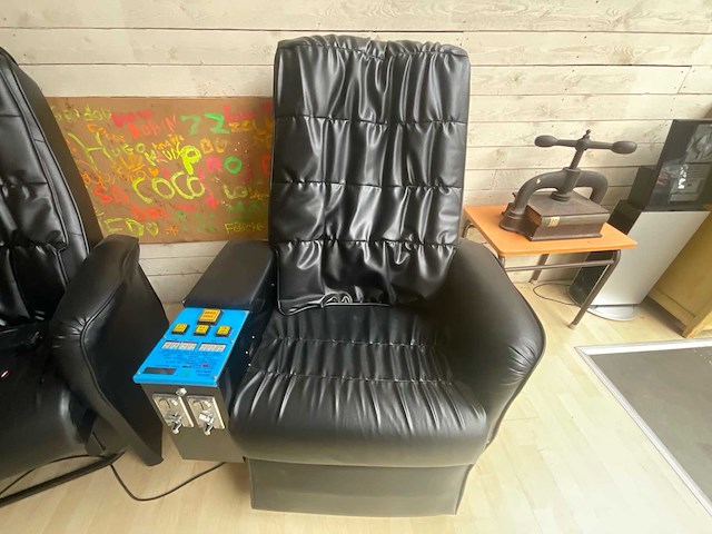 Massagefauteuil met muntmechanisme - afbeelding 2 van  7