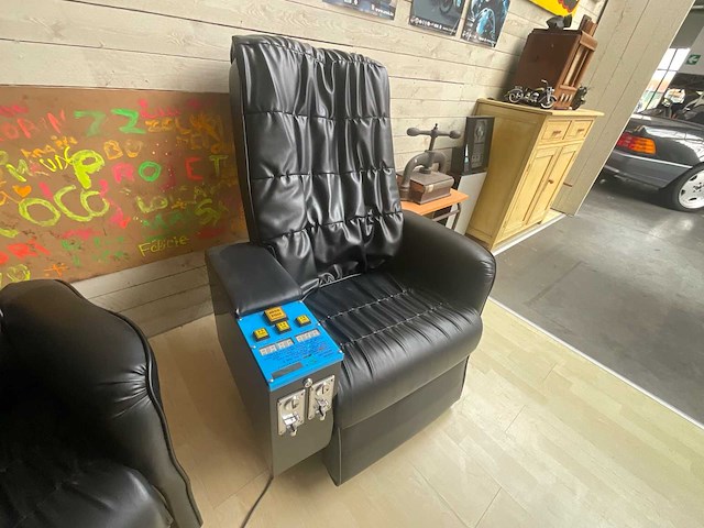 Massagefauteuil met muntmechanisme - afbeelding 3 van  7
