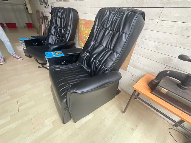 Massagefauteuil met muntmechanisme - afbeelding 4 van  7