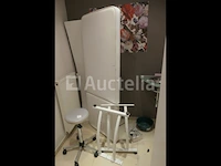 Massagetafel of lichaamsbehandelingen, kruk, klok - afbeelding 1 van  7
