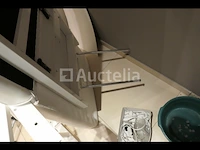 Massagetafel of lichaamsbehandelingen, kruk, klok - afbeelding 2 van  7