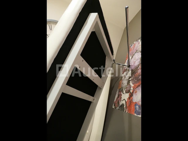Massagetafel of lichaamsbehandelingen, kruk, klok - afbeelding 6 van  7