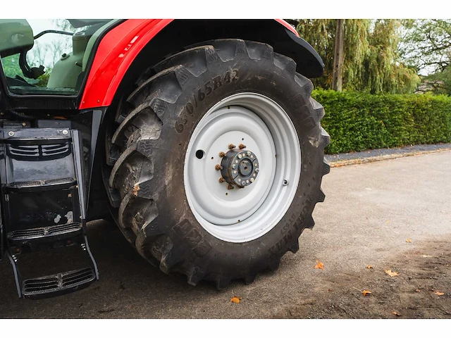 Massey ferguson - 7724 dyna 6 - 4-wheel drive tractor - afbeelding 13 van  42