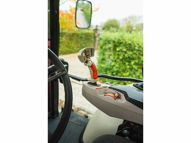 Massey ferguson - 7724 dyna 6 - 4-wheel drive tractor - afbeelding 19 van  42