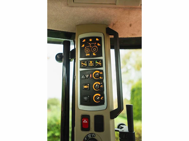 Massey ferguson - 7724 dyna 6 - 4-wheel drive tractor - afbeelding 20 van  42