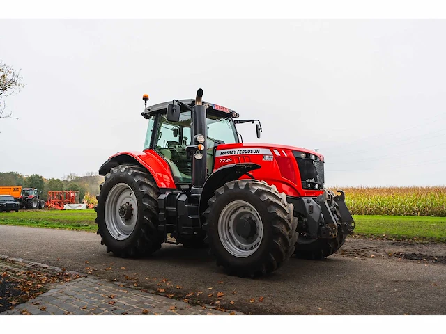 Massey ferguson - 7724 dyna 6 - 4-wheel drive tractor - afbeelding 12 van  42