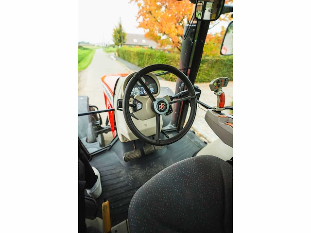 Massey ferguson - 7724 dyna 6 - 4-wheel drive tractor - afbeelding 25 van  42