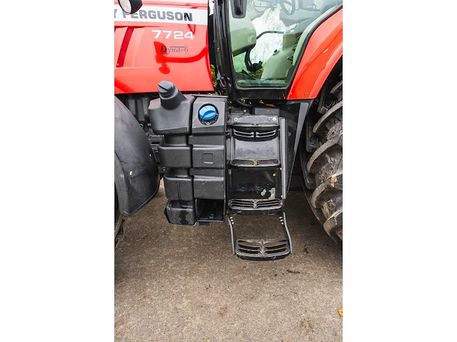 Massey ferguson - 7724 dyna 6 - 4-wheel drive tractor - afbeelding 29 van  42