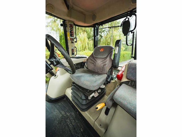 Massey ferguson - 7724 dyna 6 - 4-wheel drive tractor - afbeelding 42 van  42