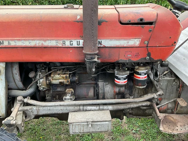 Massey ferguson 135 oldtimer tractor - afbeelding 4 van  16