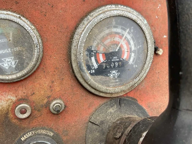 Massey ferguson 135 oldtimer tractor - afbeelding 7 van  16