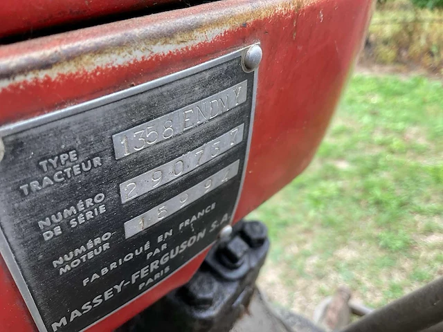 Massey ferguson 135 oldtimer tractor - afbeelding 8 van  16