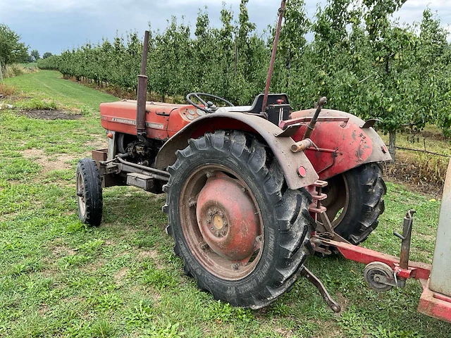 Massey ferguson 135 oldtimer tractor - afbeelding 10 van  16