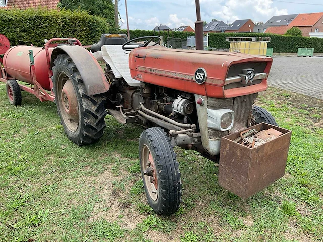 Massey ferguson 135 oldtimer tractor - afbeelding 14 van  16
