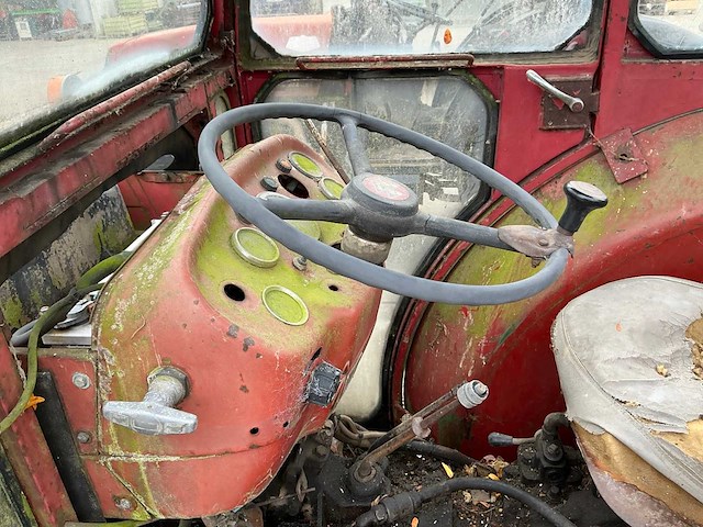 Massey ferguson 158-8e oldtimer tractor - afbeelding 11 van  11