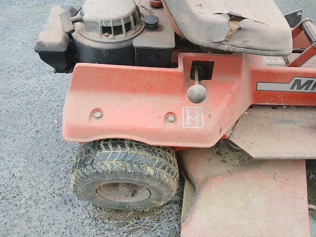 Massey ferguson 832 - afbeelding 9 van  12