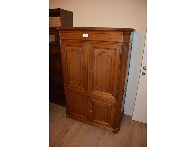 Massief eiken tv kast met 4 deuren ca. 1,40 m hoog en 1 m breed - afbeelding 2 van  6