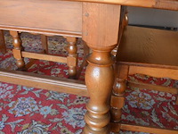 Massief eiken uitschuifbare tafel ca. 2 x 0,80m, 6 massief eiken stoelen, oosters tapijt ca. 3,50 x 2,50m - afbeelding 3 van  13