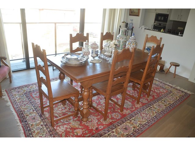 Massief eiken uitschuifbare tafel ca. 2 x 0,80m, 6 massief eiken stoelen, oosters tapijt ca. 3,50 x 2,50m - afbeelding 10 van  13