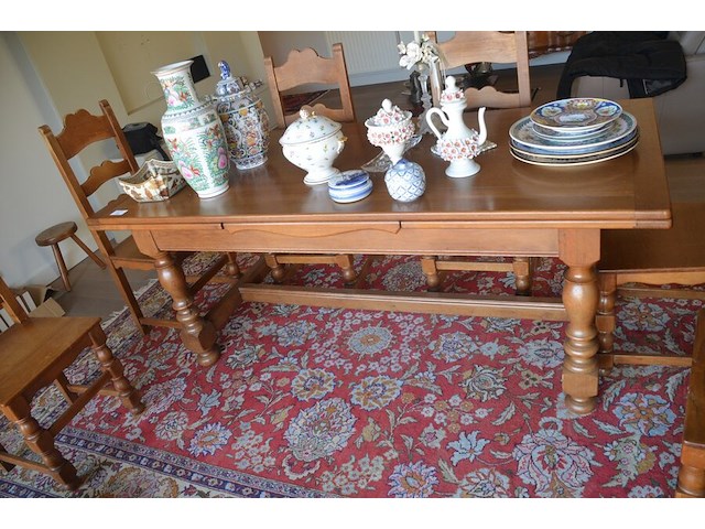 Massief eiken uitschuifbare tafel ca. 2 x 0,80m, 6 massief eiken stoelen, oosters tapijt ca. 3,50 x 2,50m - afbeelding 13 van  13