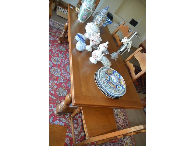 Massief eiken uitschuifbare tafel ca. 2 x 0,80m, 6 massief eiken stoelen, oosters tapijt ca. 3,50 x 2,50m - afbeelding 2 van  13