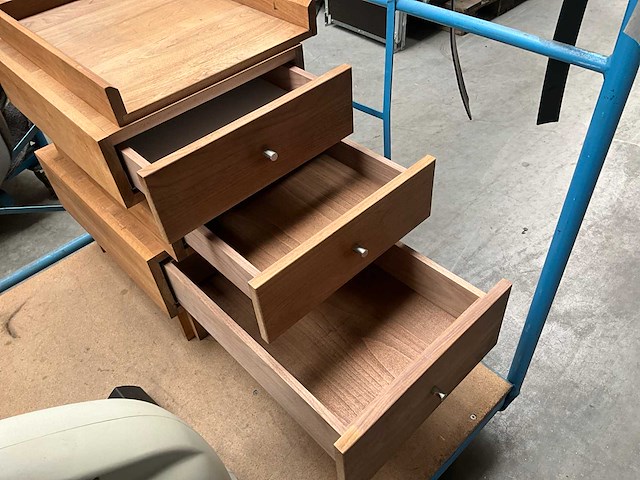 Massief houten design ladekast - afbeelding 3 van  4