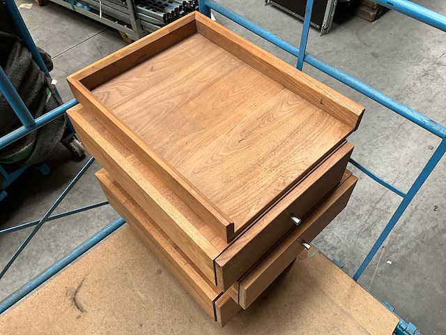 Massief houten design ladekast - afbeelding 4 van  4