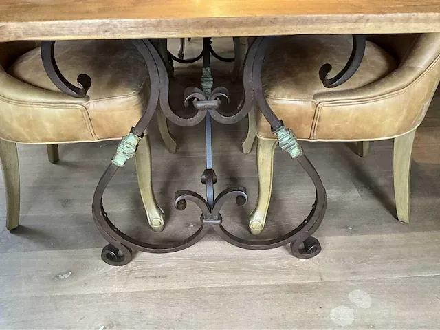 Massief houten eetkamertafel met 6 stoelen merk rivièra maison - afbeelding 8 van  12