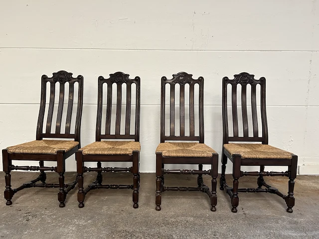 Massief houten tafel met 4 stoelen - afbeelding 3 van  8