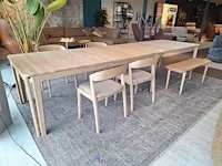 Massieve eiken tafel