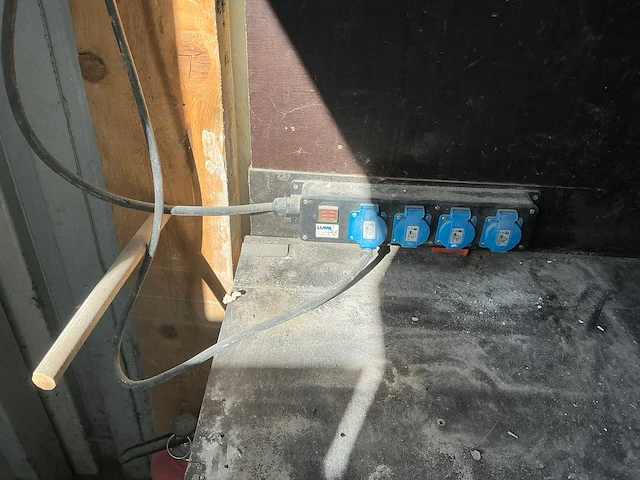 Materiaal container metaal - afbeelding 4 van  6
