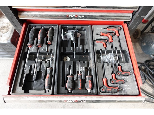 Materiaalkar met inhoud - afbeelding 6 van  9