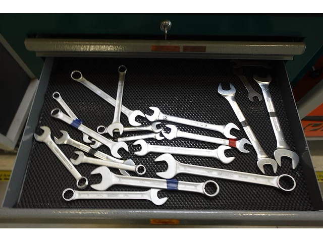 Materiaalkar stahlwille + inhoud - afbeelding 5 van  11