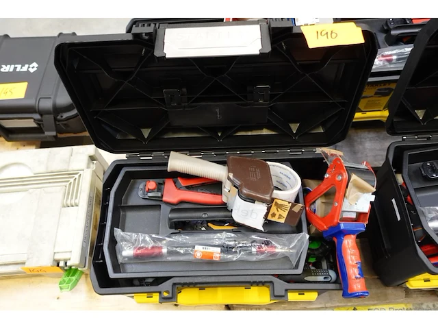 Materiaalkoffer stanley + inhoud - afbeelding 1 van  2