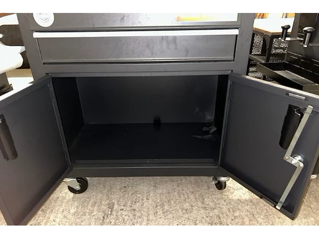Materiaalwagen voor tatoeëerder - afbeelding 4 van  6