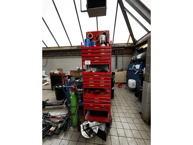 Materialen kast - afbeelding 1 van  9