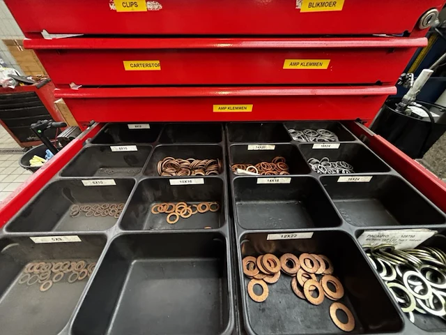 Materialen kast - afbeelding 7 van  9