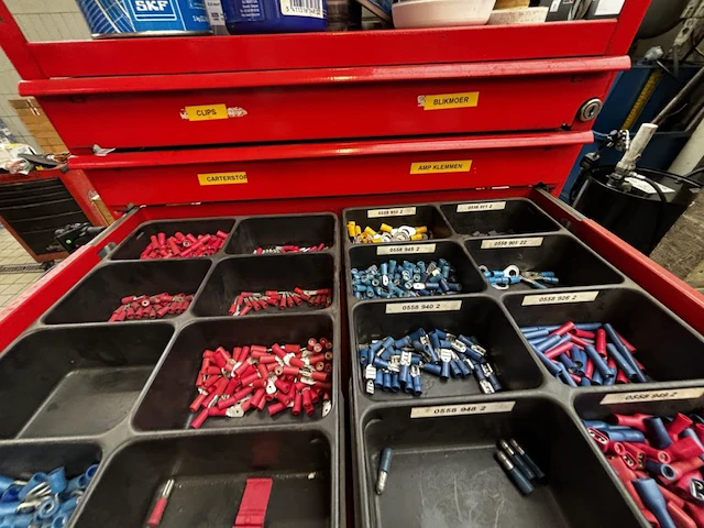 Materialen kast - afbeelding 8 van  9