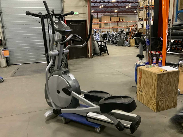 Matrix - e1x - elliptical - crosstrainer - afbeelding 5 van  6