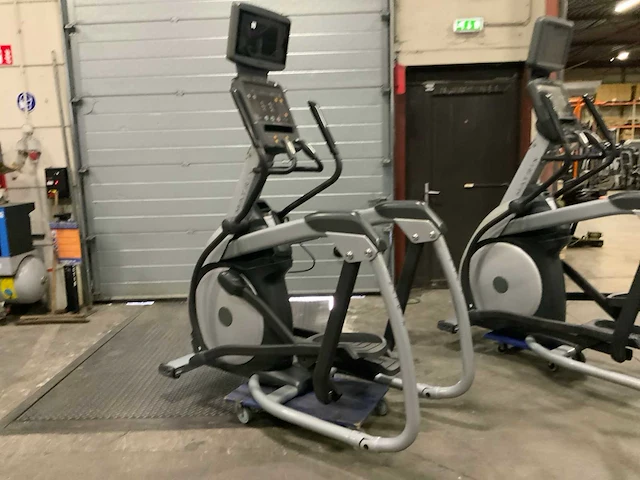 Matrix - e5x - elliptical - crosstrainer - afbeelding 2 van  6