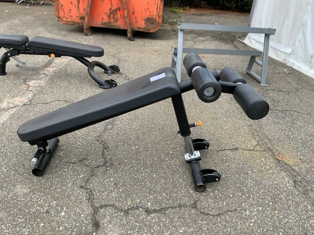 Matrix abdominal crunch bench krachtstation - afbeelding 1 van  5