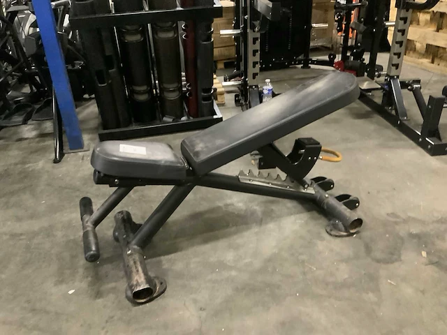 Matrix adjustable bench krachtstation - afbeelding 1 van  3