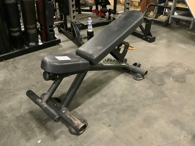 Matrix adjustable bench krachtstation - afbeelding 2 van  3