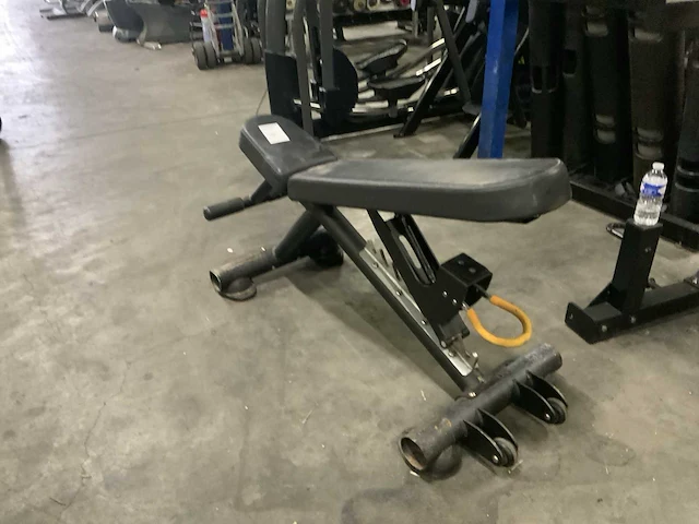 Matrix adjustable bench krachtstation - afbeelding 3 van  3