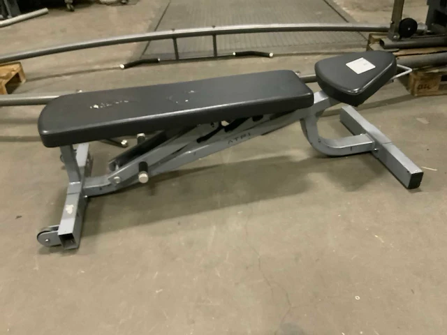 Matrix adjustable bench krachtstation - afbeelding 3 van  5