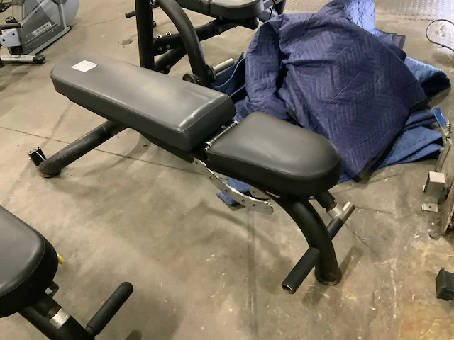 Matrix adjustable bench krachtstation - afbeelding 2 van  5