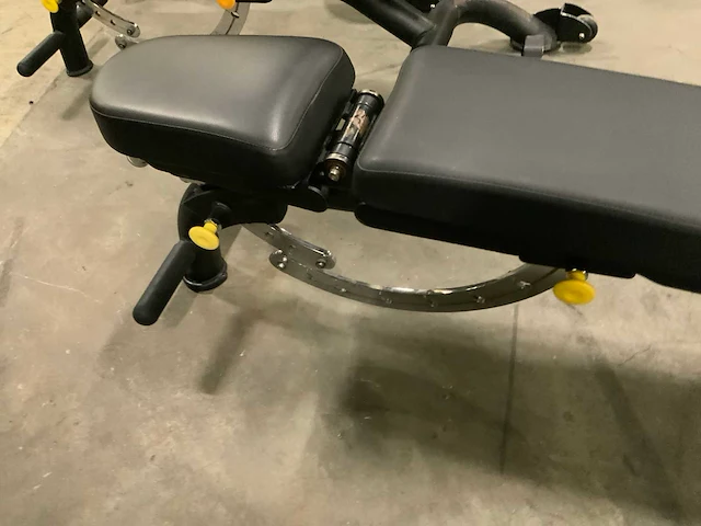 Matrix adjustable bench krachtstation - afbeelding 3 van  4