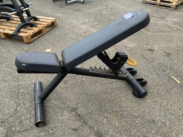 Matrix aura adjustable bench krachtstation - afbeelding 1 van  5